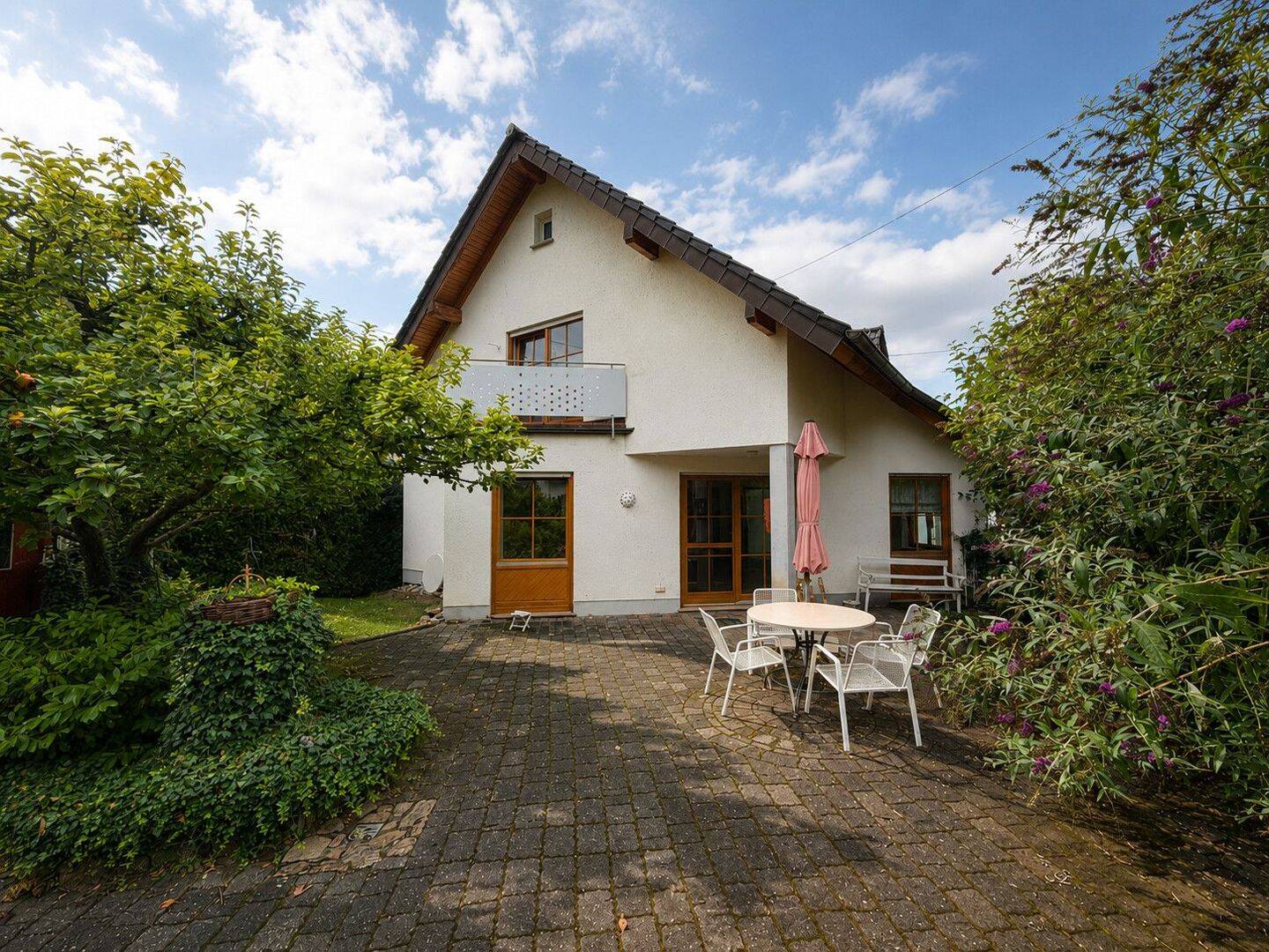 Boppard-Vielseitig nutzbares Einfamilienhaus mit ELW in zentraler & ruhiger Lage, 56154 Boppard