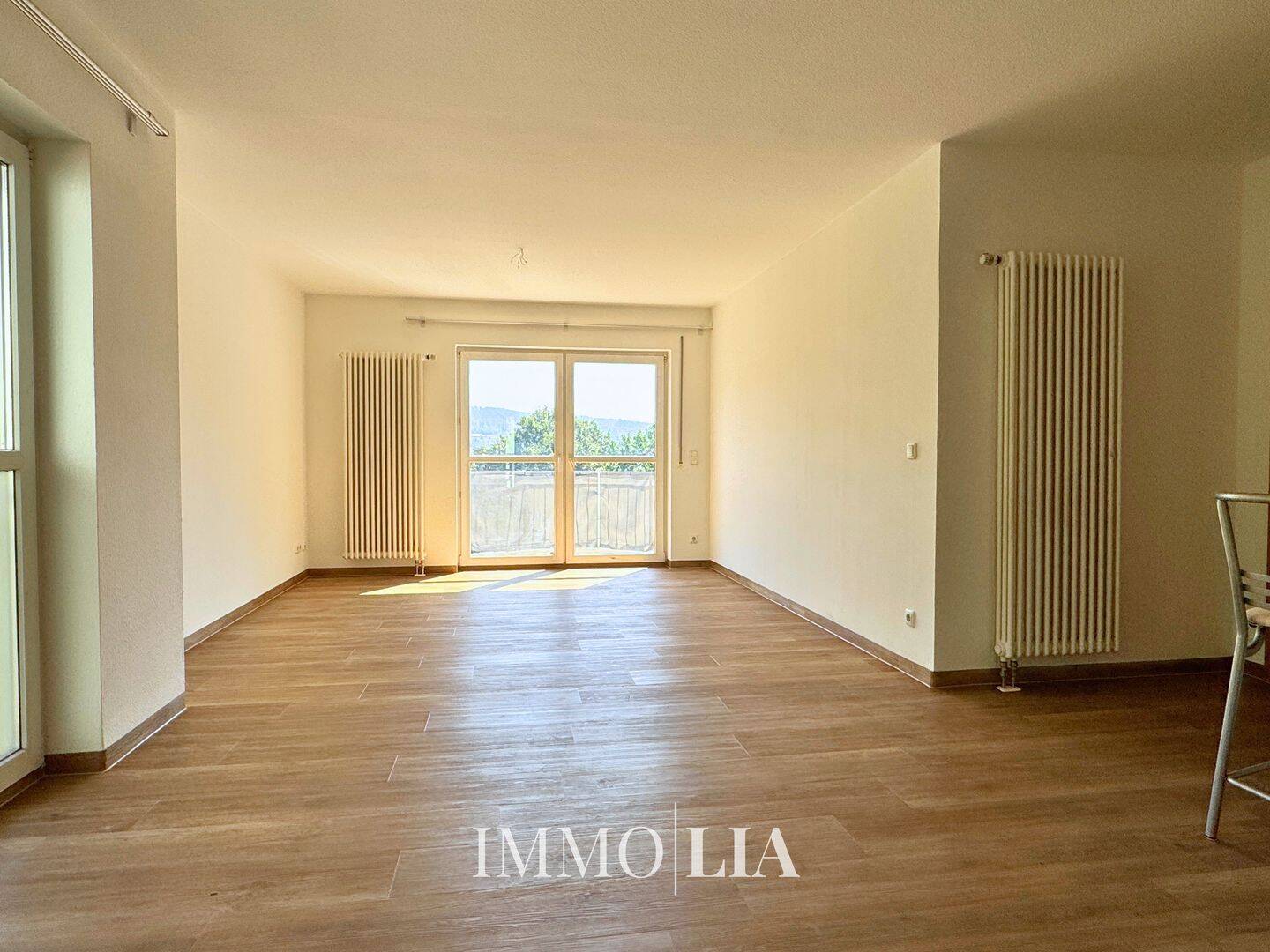 Helle 3 Zimmer Eigentumswohnung – Suhl Lautenberg mit 2 Balkonen, EBK und Tiefgarage, 98529 Suhl (Mäbendorf Suhl Albrechts Dietzhausen Wichtshausen)