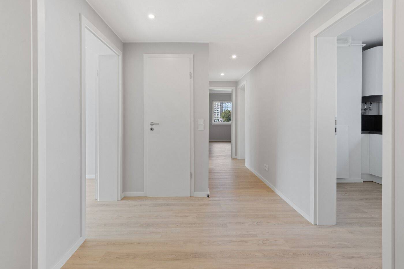 3,5-Zimmer-Wohnung mit Einbauküche, Balkon und Duschbad mit Fenster in Pinneberg, 25421 Pinneberg