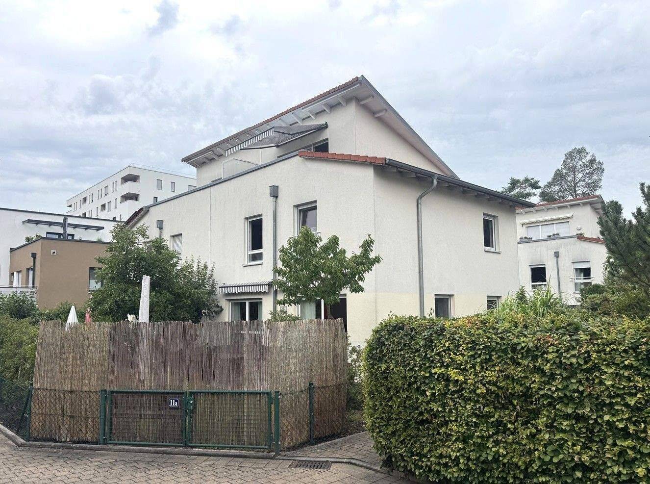 Moderne Doppelhaushälfte mit TG-Stellplatz in ruhiger und beliebter Lage, ca. 2 km vom Zentrum von Erlangen, 91058 Erlangen (Bruck Eltersdorf Erlangen-Süd Sebaldussiedlung Tennenlohe)