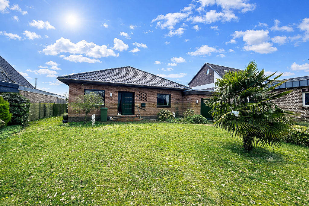 +++ RESERVIERT +++Zeitlose Architektur: Lichtdurchfluteter Bungalow-Klassiker mit viel Stauraum., 27798 Hude (Oldb) (Hude)