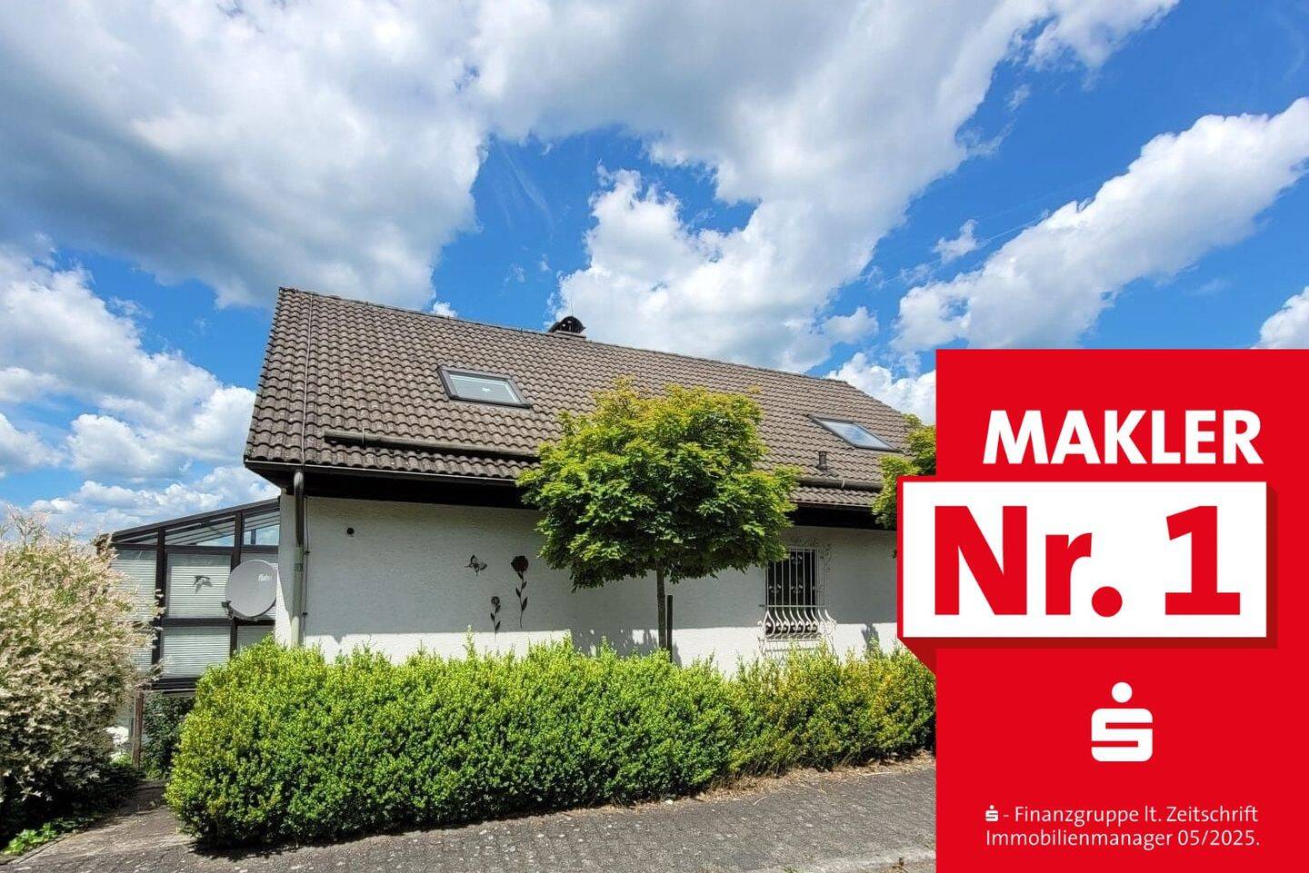 Ruhige Wohnlage in Bad Berleburg! Wohnhaus mit Einliegerwohnung und Doppelgarage, 57319 Bad Berleburg