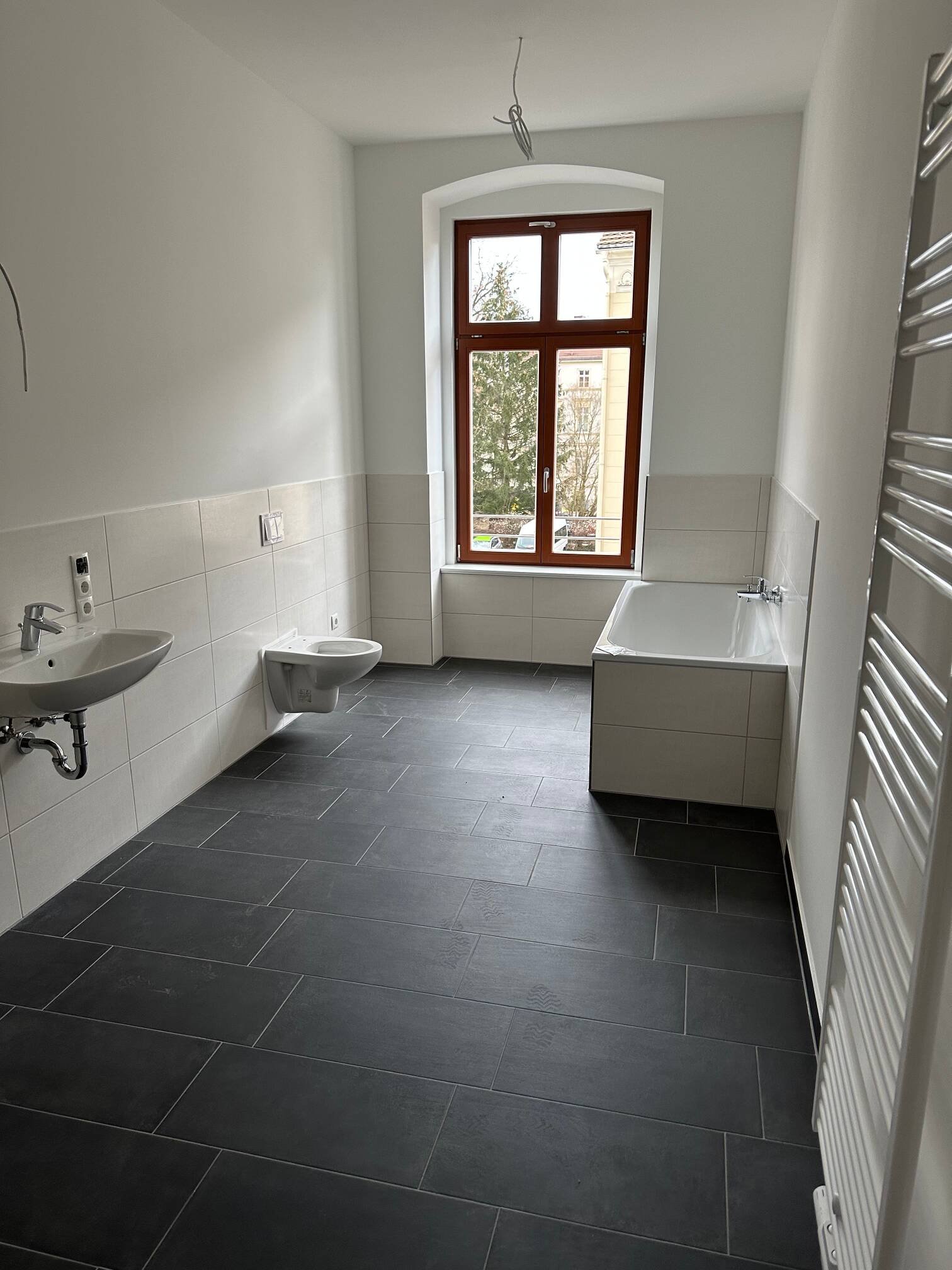 4 RW mit EBK, hellem Bad, Gäste-WC, Balkon, Aufzug und Stellplatz, 2826 Görlitz