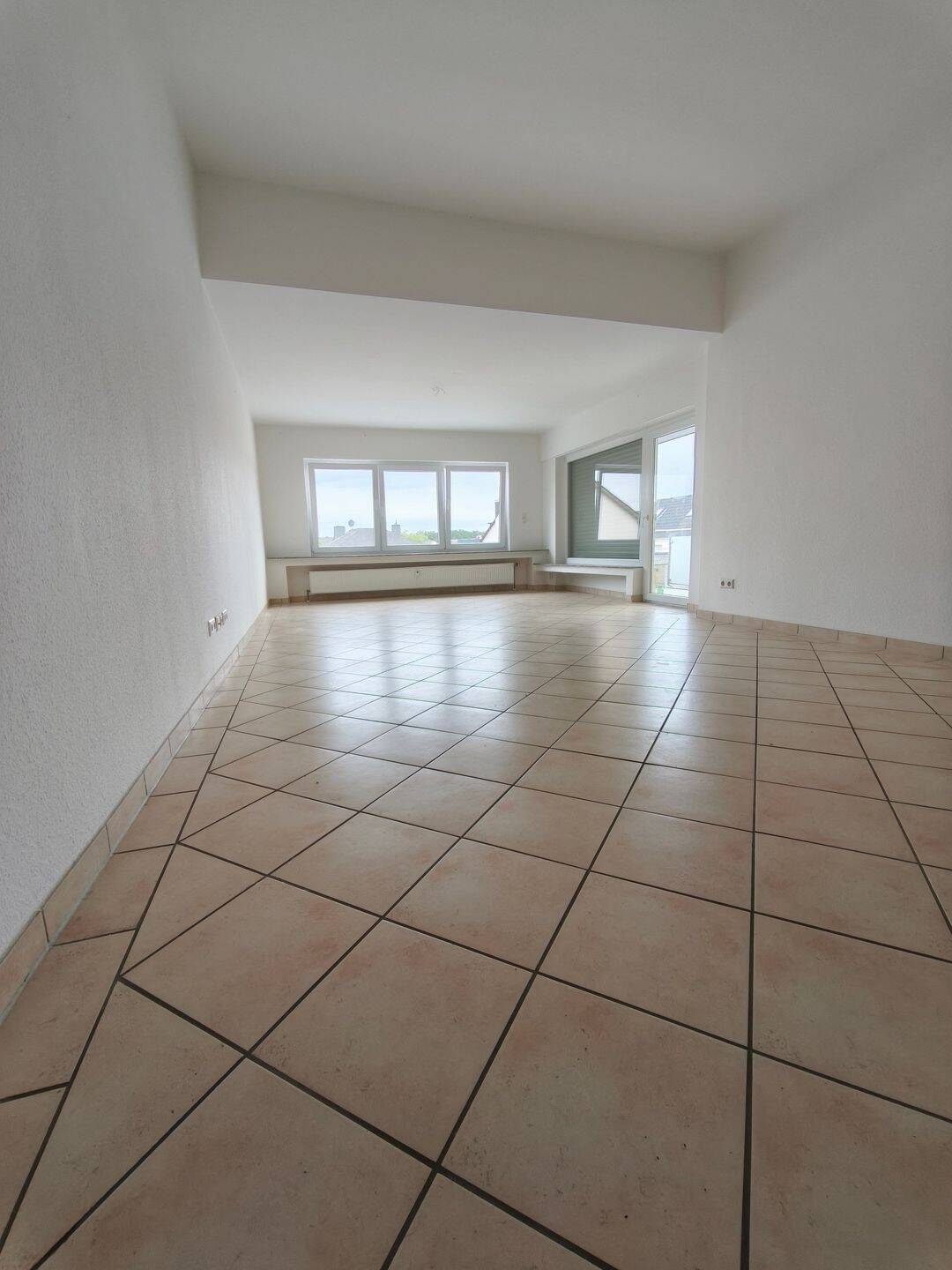 Helle 3-Zimmer-Wohnung mit Süd-Balkon und Carport in zentraler Lage von Emmelshausen, 56281 Emmelshausen