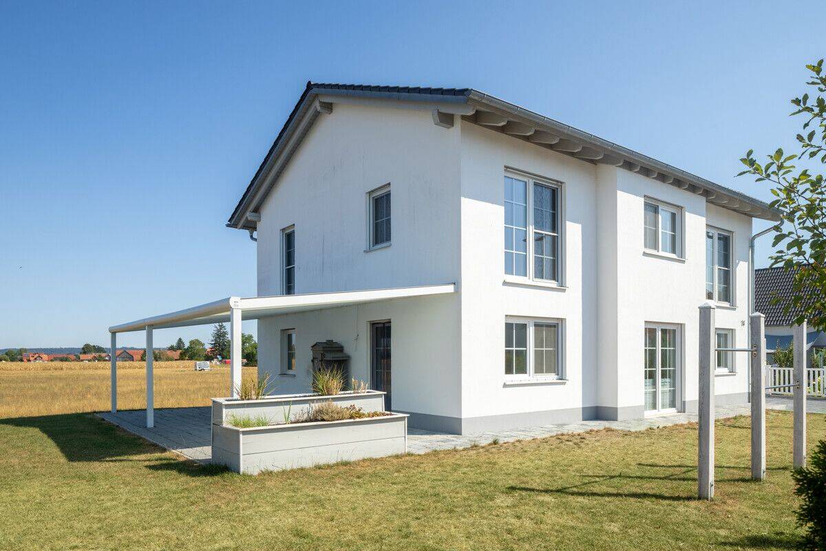 Einfamilienhaus mit Traumgarten und großer überdachter Terrasse, 86871 Rammingen