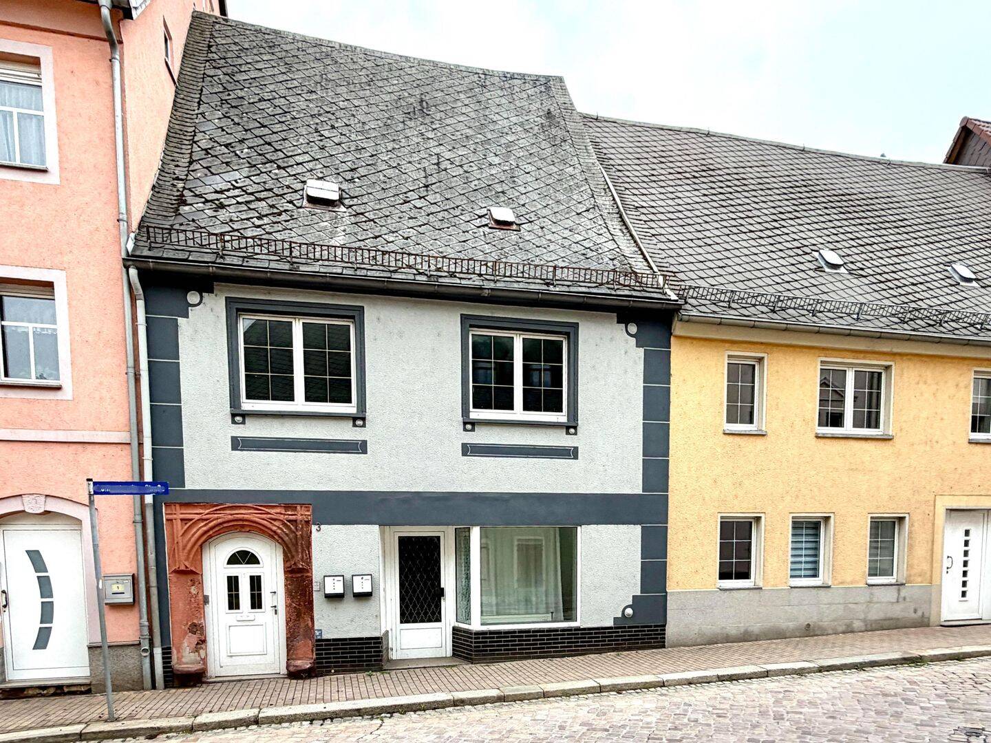 Mitten in der Stadt und doch viel Grün – teilsaniertes Stadthaus mit Haupthaus und Apartment und großem Garten, 4741 Roßwein