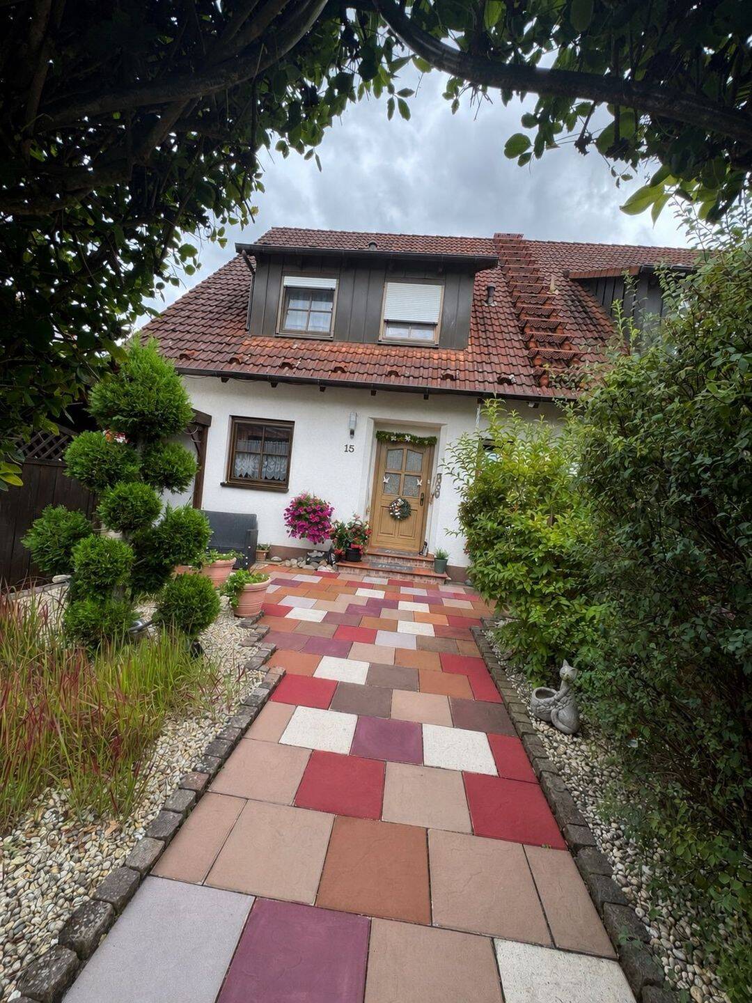 Großzügige Doppelhaushälfte mit sehr großem Garten, Sauna, Carport und ausgebautem Dachboden, 91090 Effeltrich