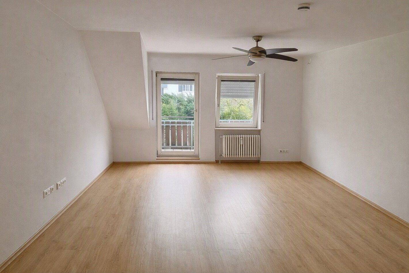 Attraktive 3 Zimmer Wohnung mit Balkon, Abstellkammer, Einbauküche & Stellplatz, 79183 Waldkirch
