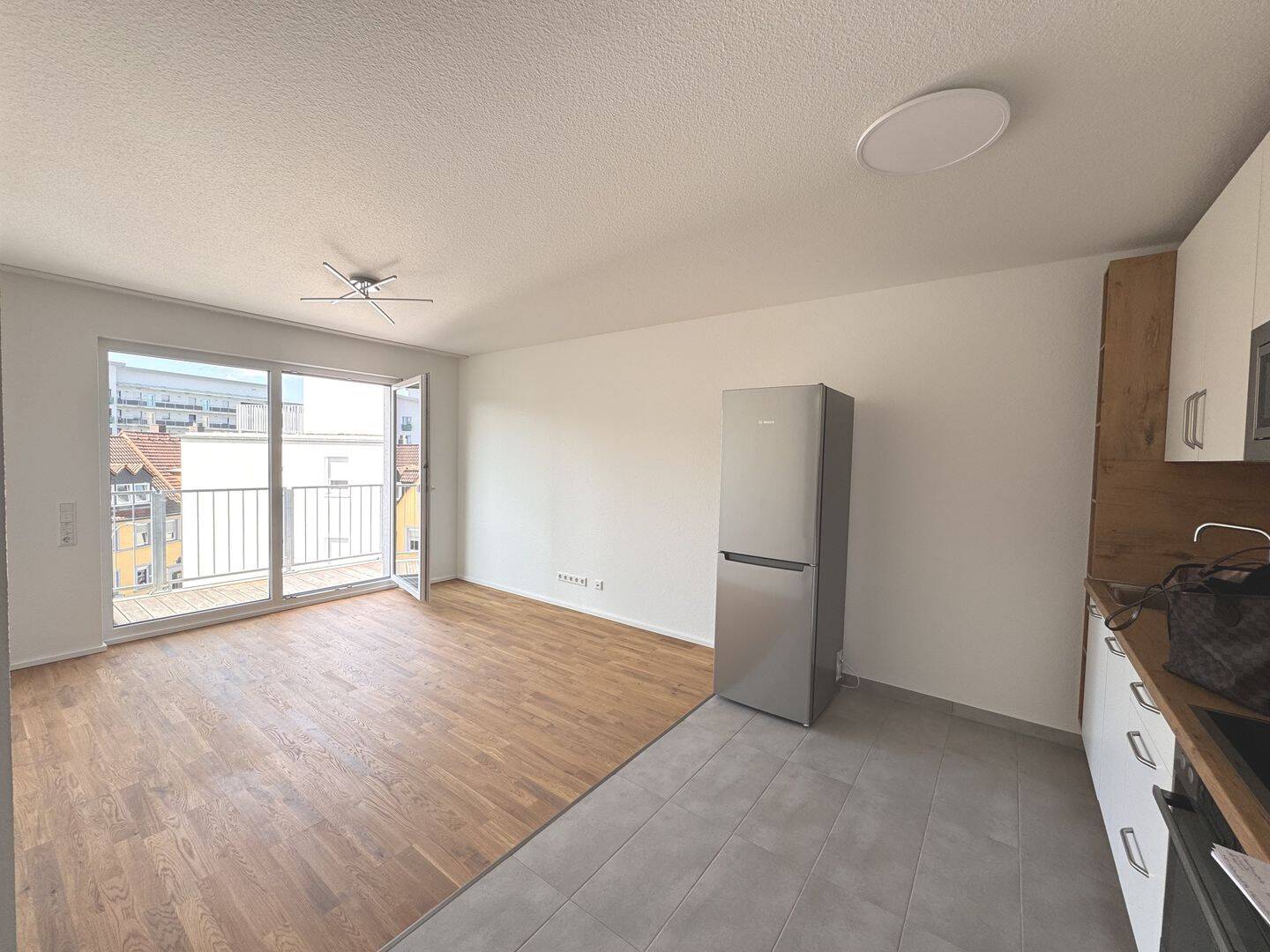 KL – Am Westpfalzklinikum: 2-Zimmerwohnung mit EBK, Balkon u. TG-Stellplatz, 67655 Kaiserslautern (Innenstadt)