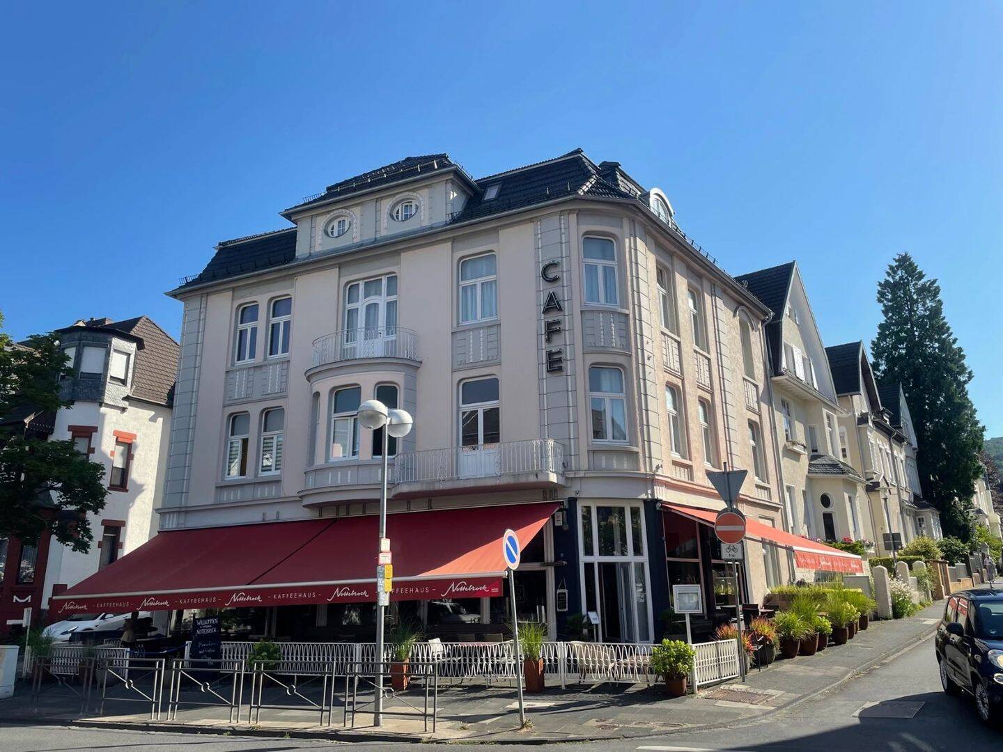 Helle Gründerzeit-Whg in Citylage von Bad Honnef über Cafe Nottebrock, 53604 Bad Honnef