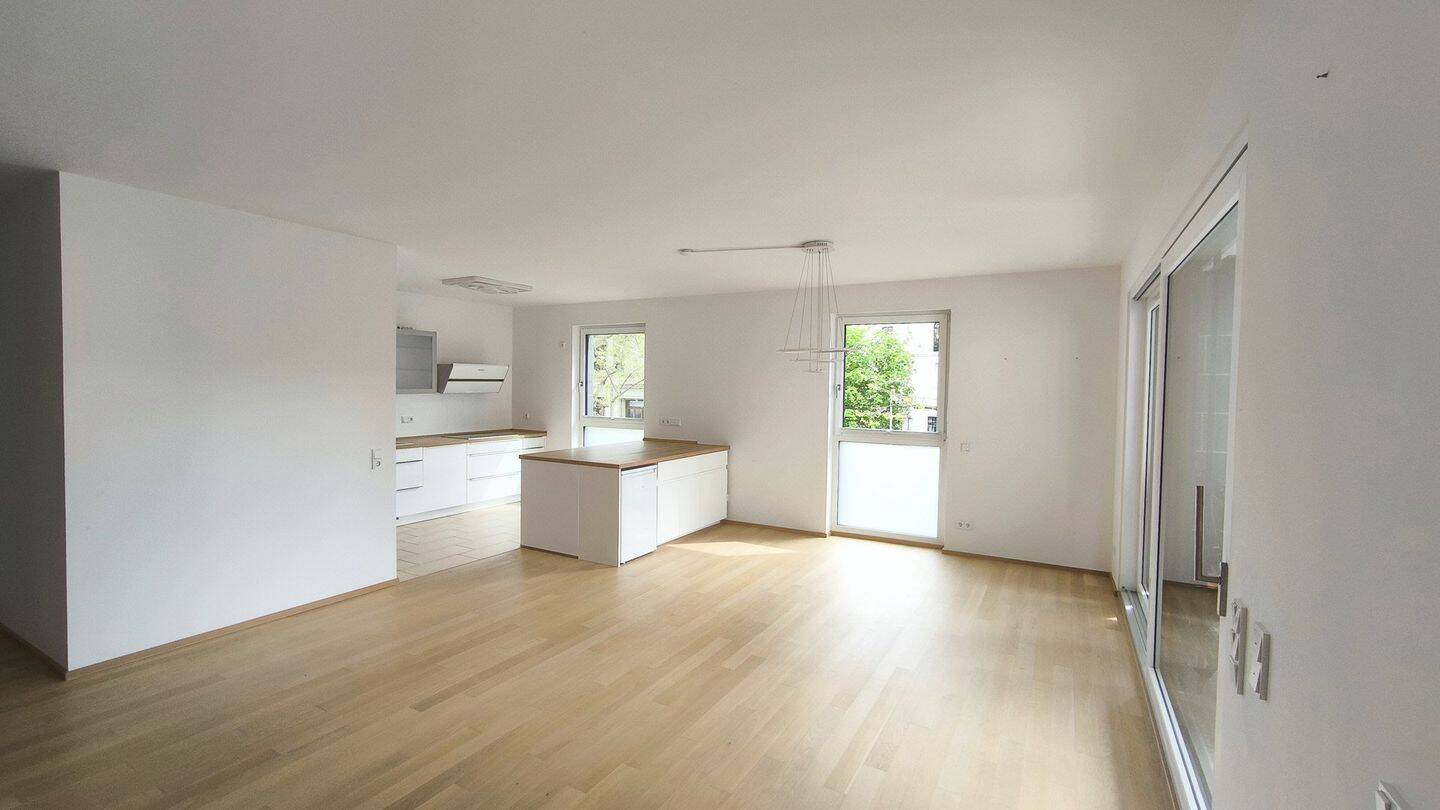 Großzügige 3 Zimmer Wohnung zentral Wiesbaden / 2 Bäder + Tiefgaragenstellplatz / Wilhelms IX, 65189 Wiesbaden (Biebrich Wiesbaden)