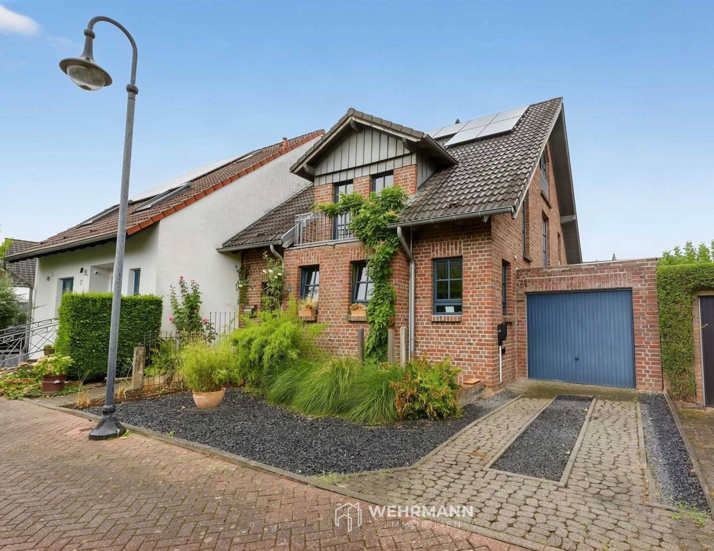 Großzügige, familienfreundliche Doppelhaushälfte mit Photovoltaik und Kachelofen, 41352 Korschenbroich