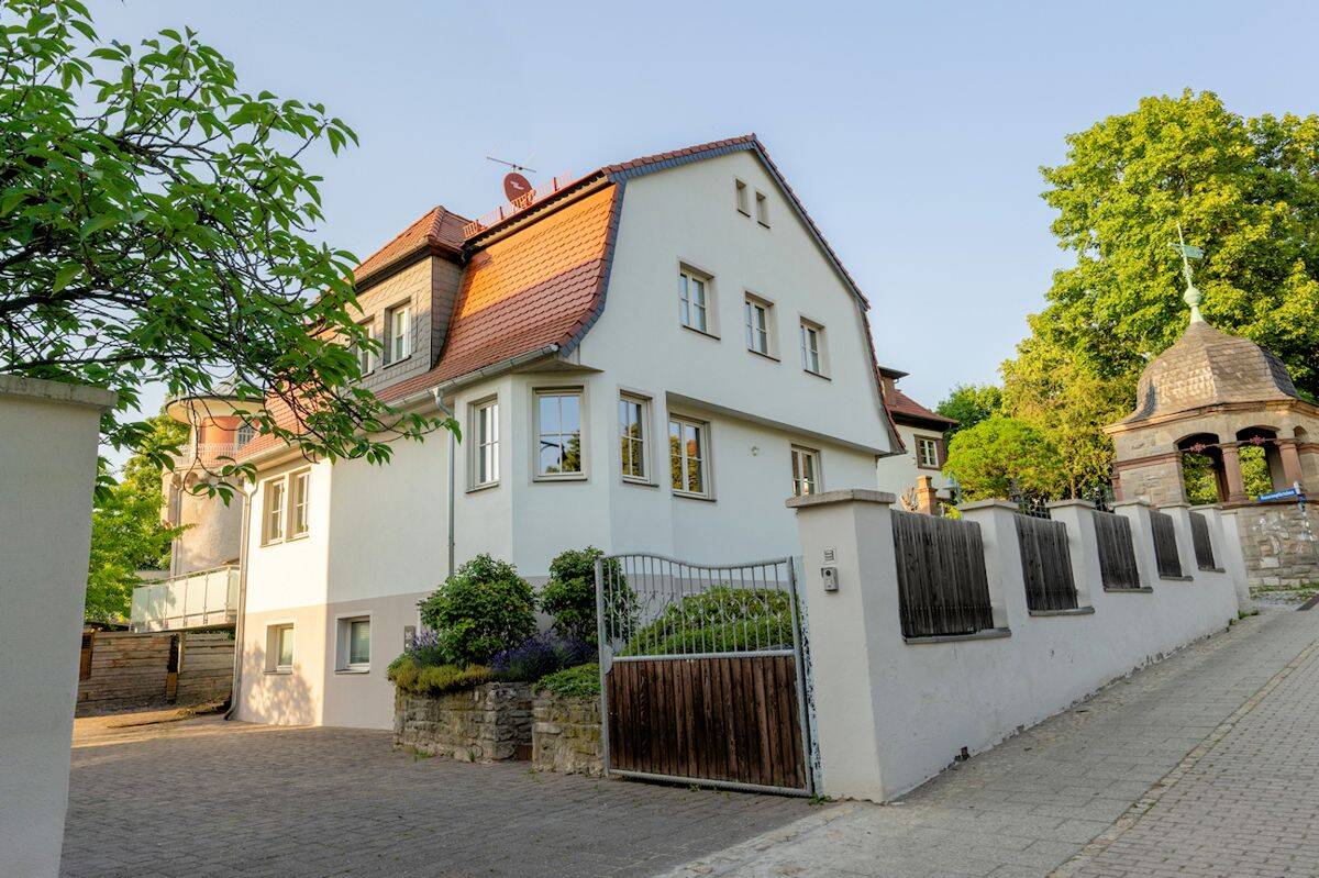 Einfach AUSSERGEWÖHNLICH: Wohn- und Geschäftshaus mit historischem Turm, 6526 Sangerhausen