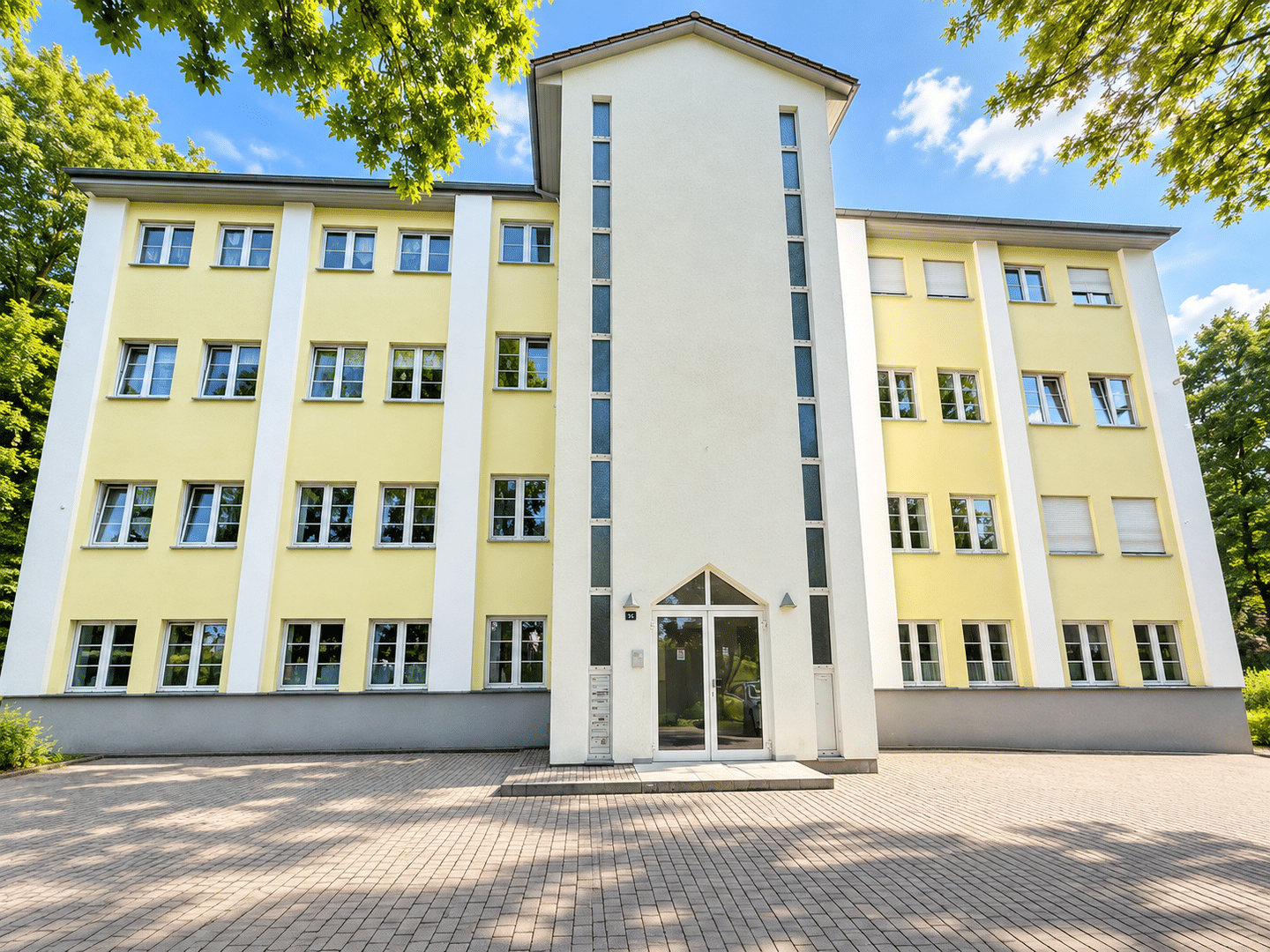 Lichtdurchflutete 3-Raum-Whg. mit einem raumhoch gefliestem Tageslichtbad-LIFT- Carport-Fenster mit Jalousien, 98544 Zella-Mehlis