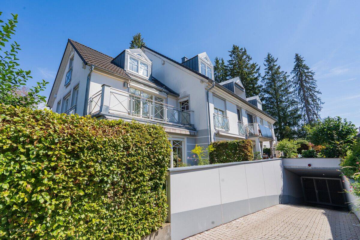 ***Heike Borchers Immobilien***Besonderes Wohnen auf zwei Ebenen mit Galerie & sonnigem Südbalkon***, 82008 Unterhaching