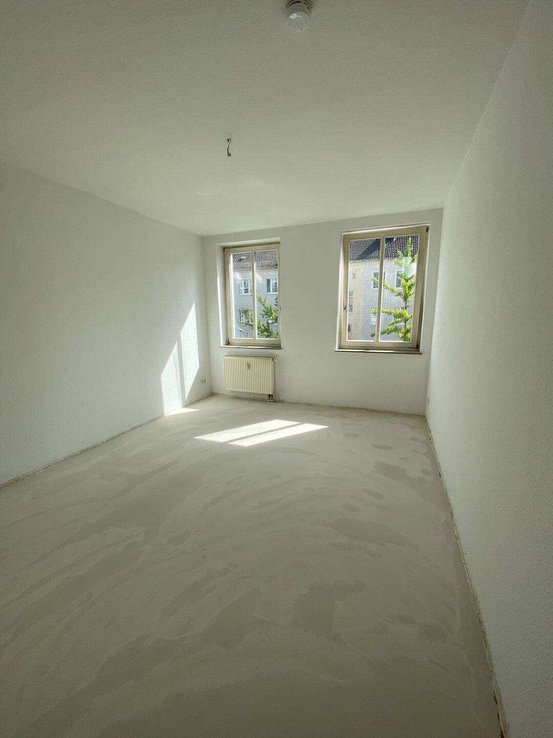Gemütliche 2 Zimmer Wohnung mit Balkon *Wannenbad mit Fenster *moderner Vinyl (wird gerade verlegt)*Aufzug *Keller, 15234 Frankfurt (Oder)