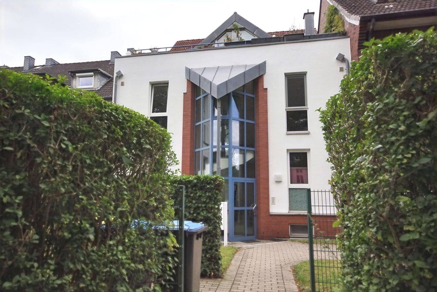 Wohnen über zwei Ebenen – mit Balkon und traumhafter Dachterrasse, 22549 Hamburg (Altona Bahrenfeld Lurup Osdorf)