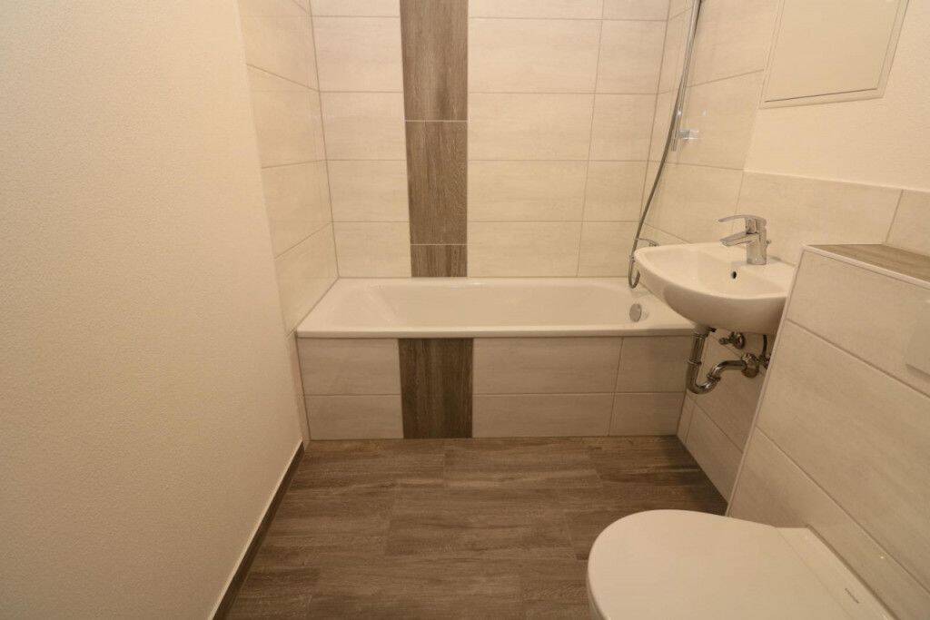 Mehr Platz für kleine Füße und große Träume…große 4-RW mit Wanne und Balkon!!!, 9599 Freiberg