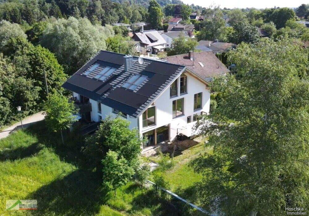 A+ Energieeffizienz! Feldafing! Ein Haus im Haus! KG+EG+1.OG mit großem Garten!, 82340 Feldafing