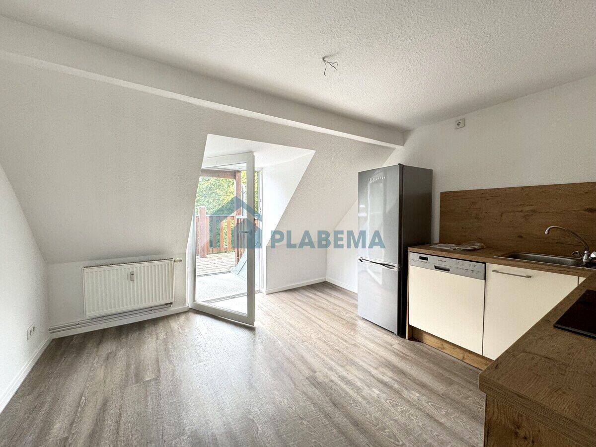 Moderne 4- Zimmer- Wohnung im Dachgeschoss mit Balkon, Einbauküche und Stellplatz zu vermieten, 19370 Parchim