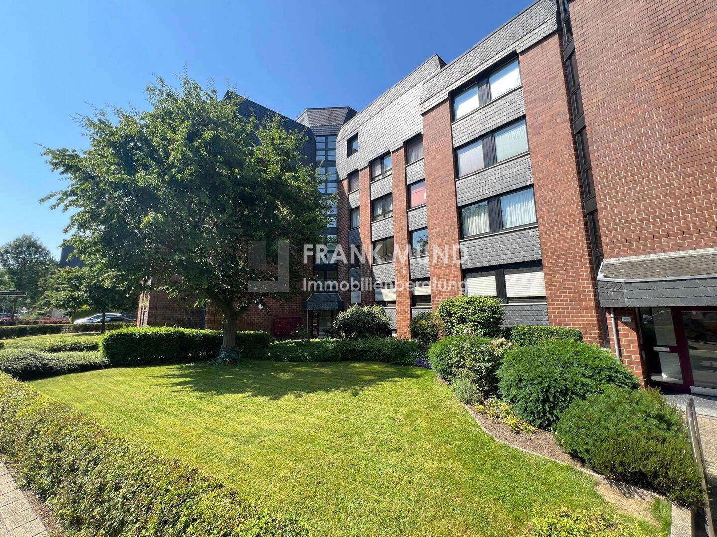 4-Zimmer-Wohnung mit Balkon und TG-Stellplatz in 40597 Düsseldorf-Benrath, 40597 Düsseldorf (Benrath Hassels Urdenbach)
