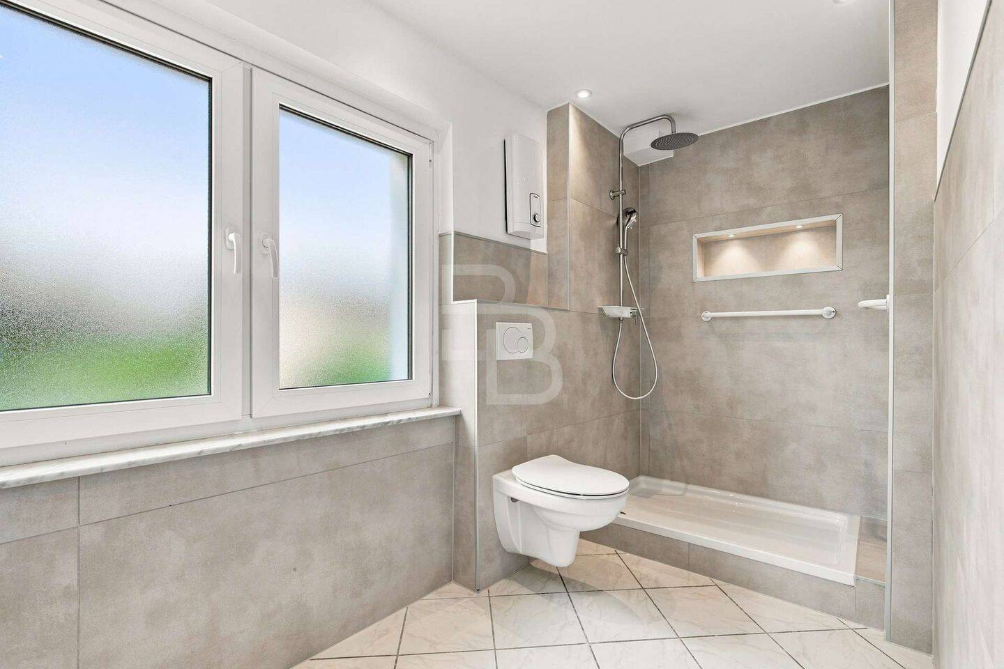 Helle & modernisierte Wohnung in ruhiger Lage!