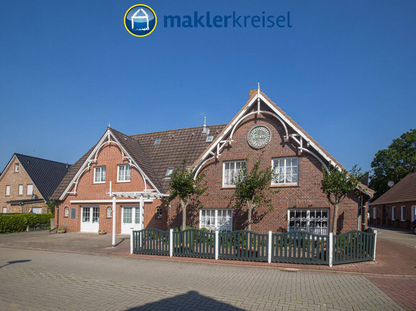 Historisches Wohn- und Geschäftshaus in Bestlage von Dornumersiel, 26553 Dornum