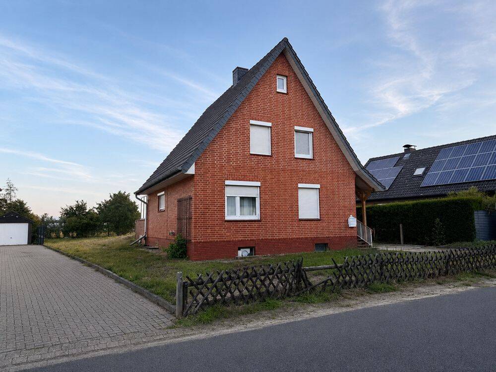 Freistehendes Einfamilienhaus auf 1.013 m² Grundstück in begehrter Lage in Verden-Borstel, 27283 Verden (Aller)