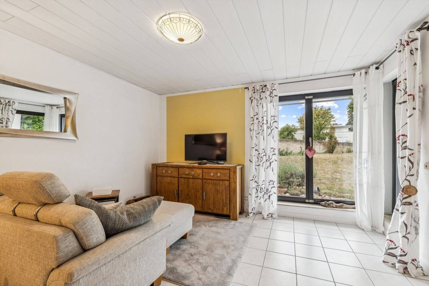 Architektonisch reizvolle 3-Zimmer-Wohnung mit Split-Level-Charakter und Terrasse ins Grüne, 55545 Bad Kreuznach