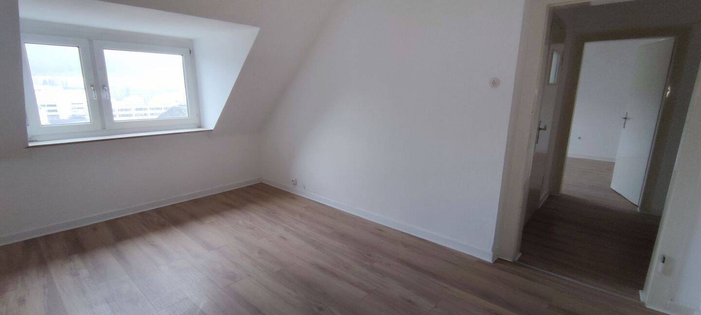 Ruhige und zentrale Studentenwohnung mit Nähe zur Hardt, 42107 Wuppertal (Elberfeld)