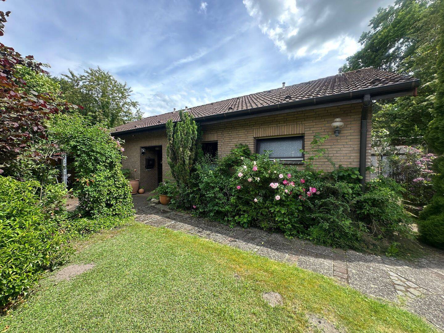 Viel Platz für Familie und Ideen – Einfamilienhaus mit großem Garten in Edemissen, 31234 Edemissen