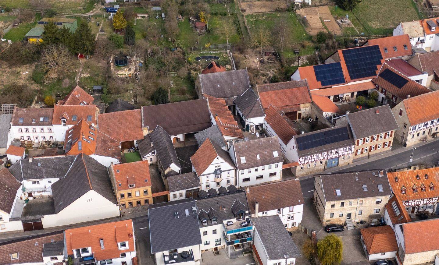Viel Raum für neue Ideen – Hofreite mit Scheune und Garten unter Bodenrichtwert, 55270 Essenheim