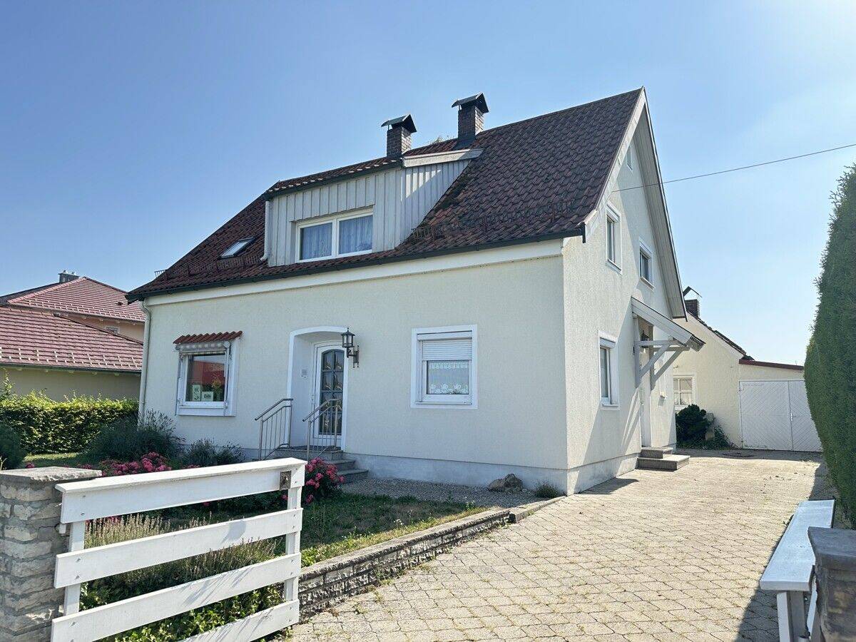 Charmantes „Künstlerhaus“ mit traumhaftem Garten und Blick ins Grüne!, 94447 Plattling