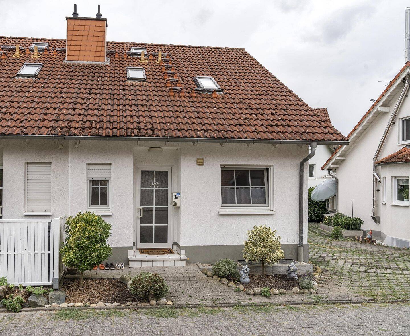 Einfach einziehen- attraktive, sehr gepflegte Doppelhaushälfte in ruhiger Lage – Grundstück mit Erbpacht, 65205 Wiesbaden