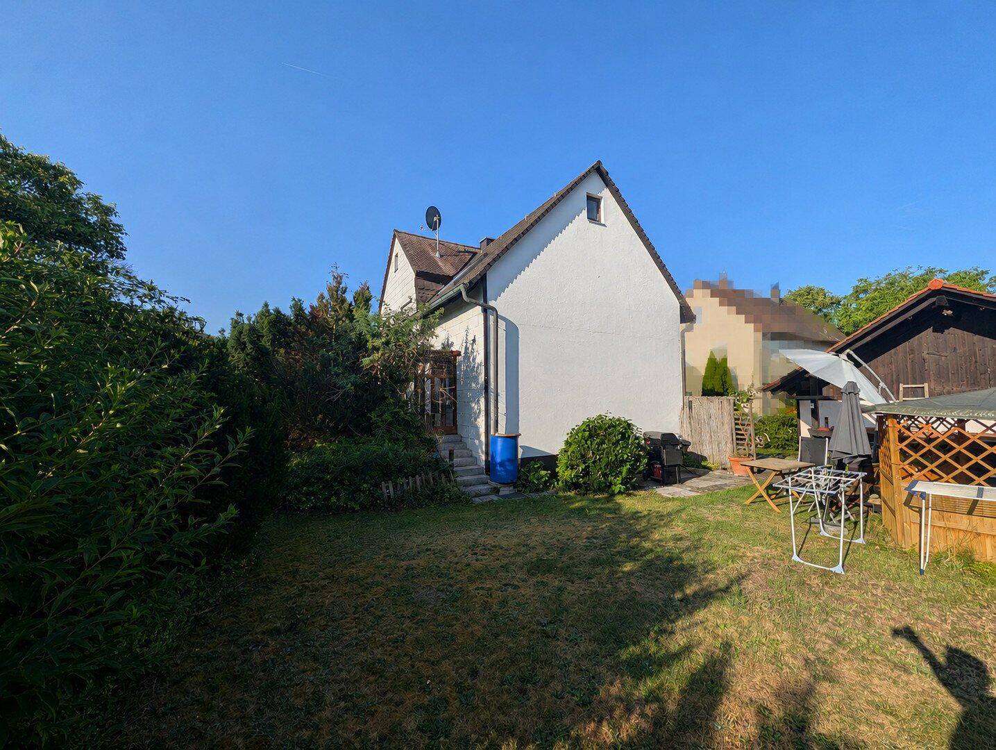 Zentrales 2-Familien-Haus, großer gewachsener Garten, Doppelgarage, PV-Anlage, provisionsfrei, 91088 Bubenreuth