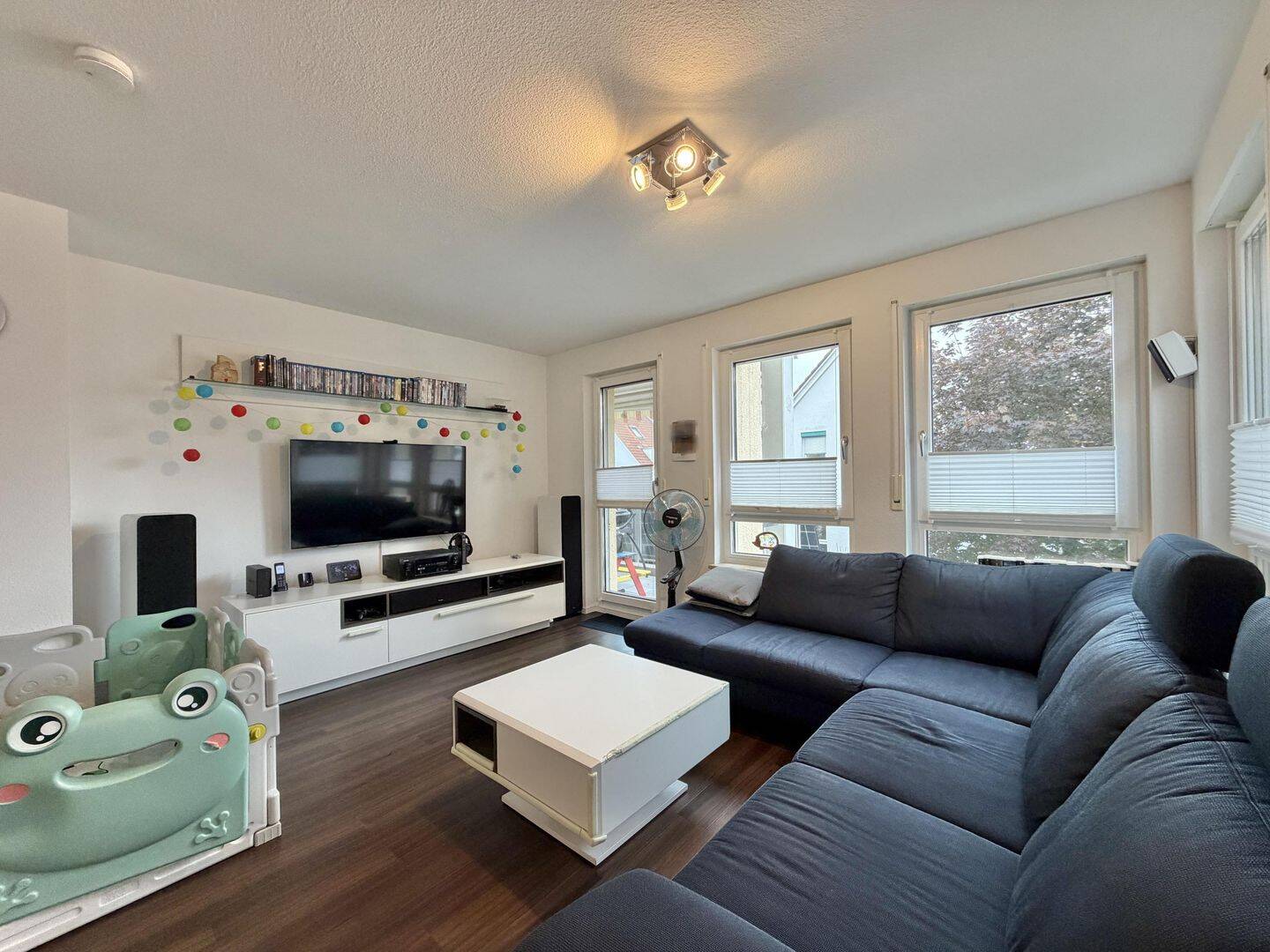 Neustadt: Gepflegte 4-Zimmer-Wohnung mit moderner Ausstattung, Südbalkon & 2 Stellplätzen, 71336 Waiblingen