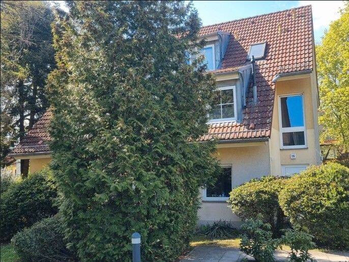 Seltene 6 Zimmer Doppelhaushälfte mit Terrasse in Franz.-Buchholz, 13127 Berlin (Pankow)