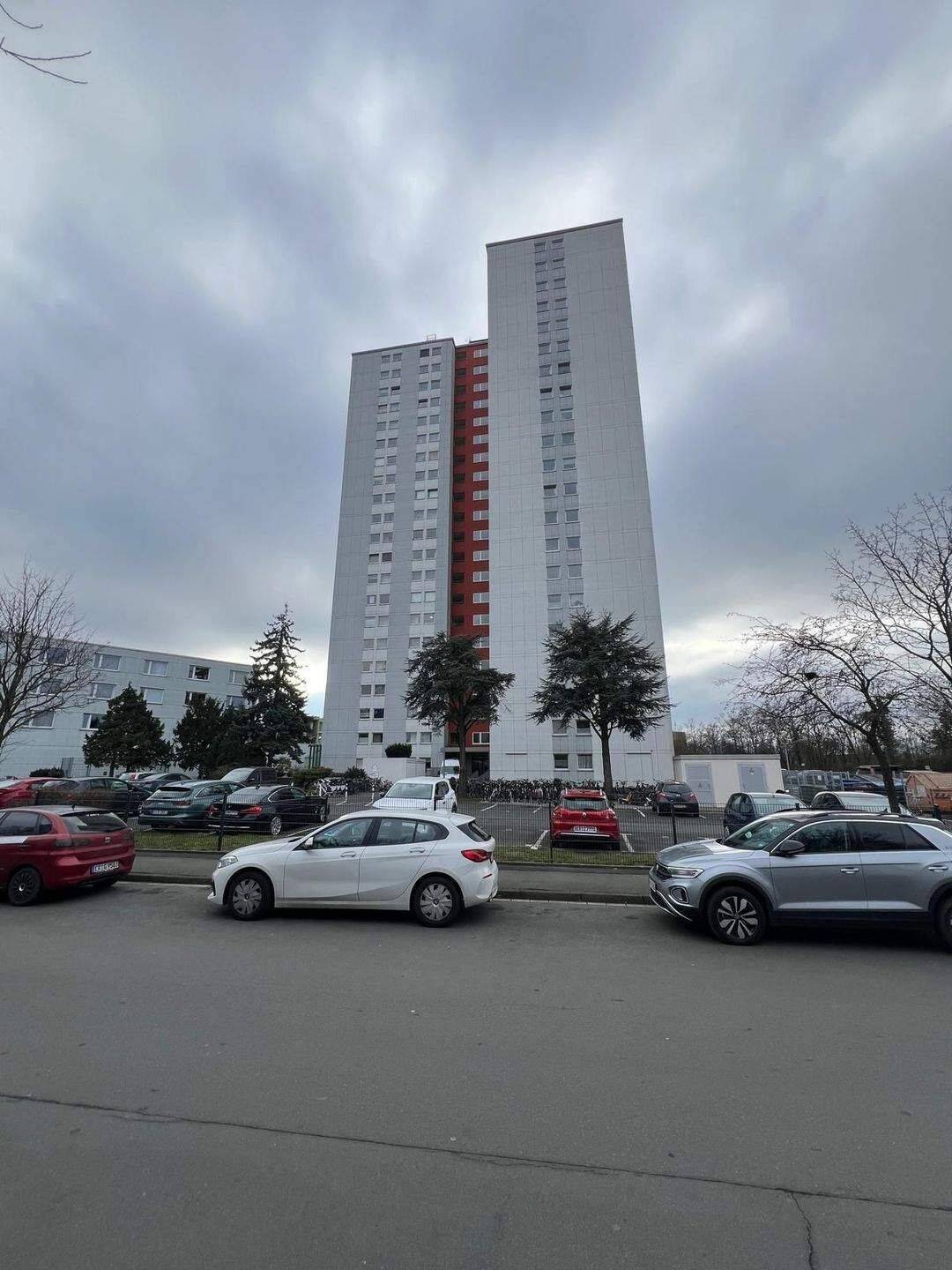 Modern renoviertes 1-Zimmer-Apartment in attraktiver Erlanger Lage, 91058 Erlangen (Bruck Eltersdorf Erlangen-Süd Sebaldussiedlung Tennenlohe)