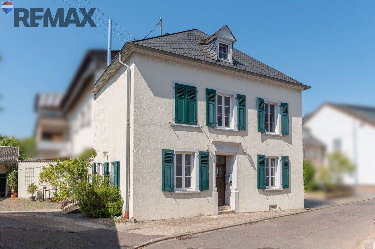 Charmantes Einfamilienhaus mit Altbauflair und großzügiger Dachgalerie im Herzen von Schoden, 54441 Schoden