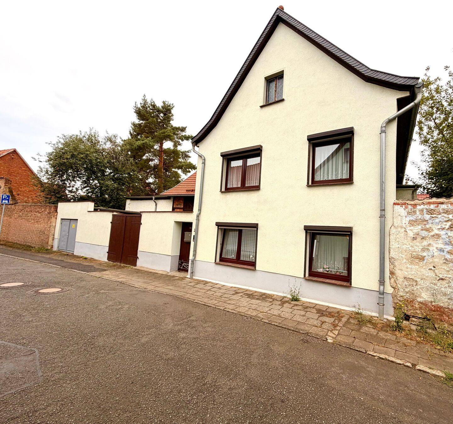 charmantes Einfamilienhaus mit Ausbaupotential, Hof und Nebengelass in Ditfurt, 6484 Ditfurt