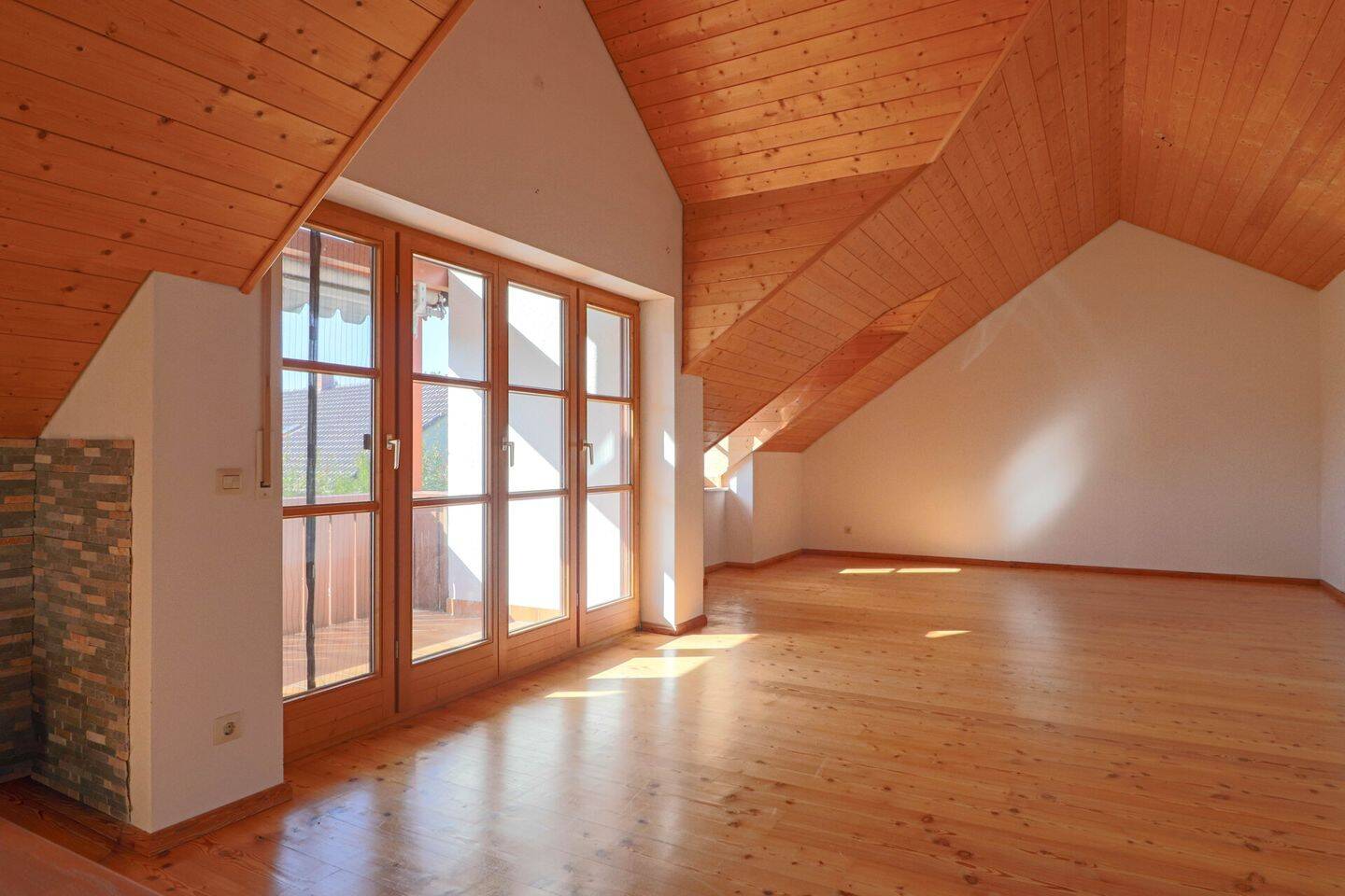 Sofort beziehbar: Gemütliche 3-Zimmer-Wohnung mit Galerie und Einzelgarage in Schongau!, 86956 Schongau