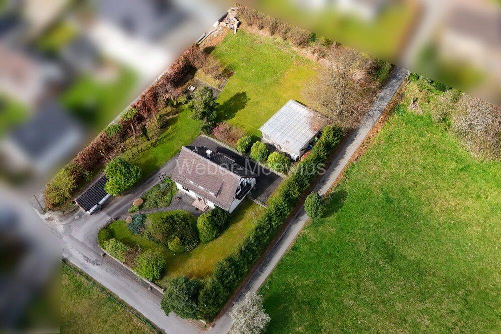 Freistehendes Einfamilien- bis Zweiparteienhaus auf weitläufigem Grundstück mit 2. Bauparzelle, 51545 Waldbröl