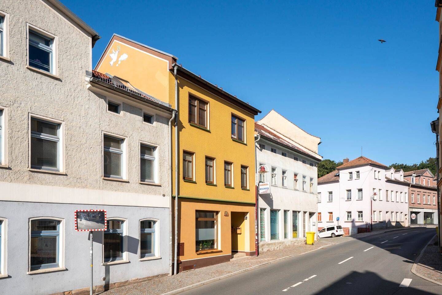 Wohnen oben, Mieteinnahme unten: Stadthaus mit vermieteter Gewerbeeinheit in Stadtroda, 7646 Stadtroda