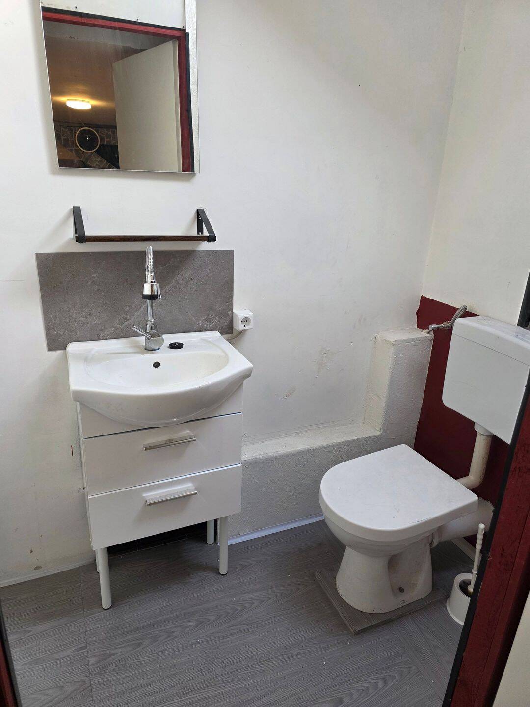 Möblierte Dachgeschosswohnung in Ludwigshafen-Mundenheim, 67065 Ludwigshafen am Rhein (Gartenstadt Maudach Mundenheim Rheingönheim West)