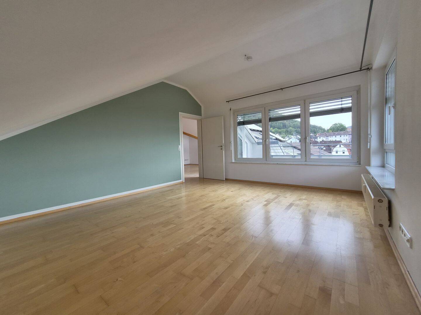 Wunderschöne Dachgeschosswohnung mit Blick über Eningen, 72800 Eningen unter Achalm