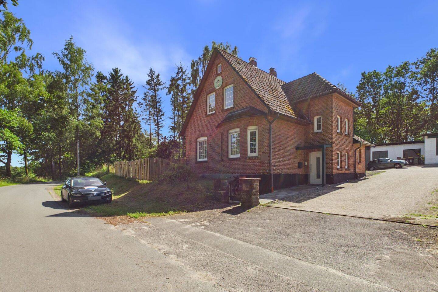 Saniertes Einfamilienhaus mit großen Nebengebäuden am Landschaftsschutzgebiet in Borg, 29699 Walsrode (Bomlitz)