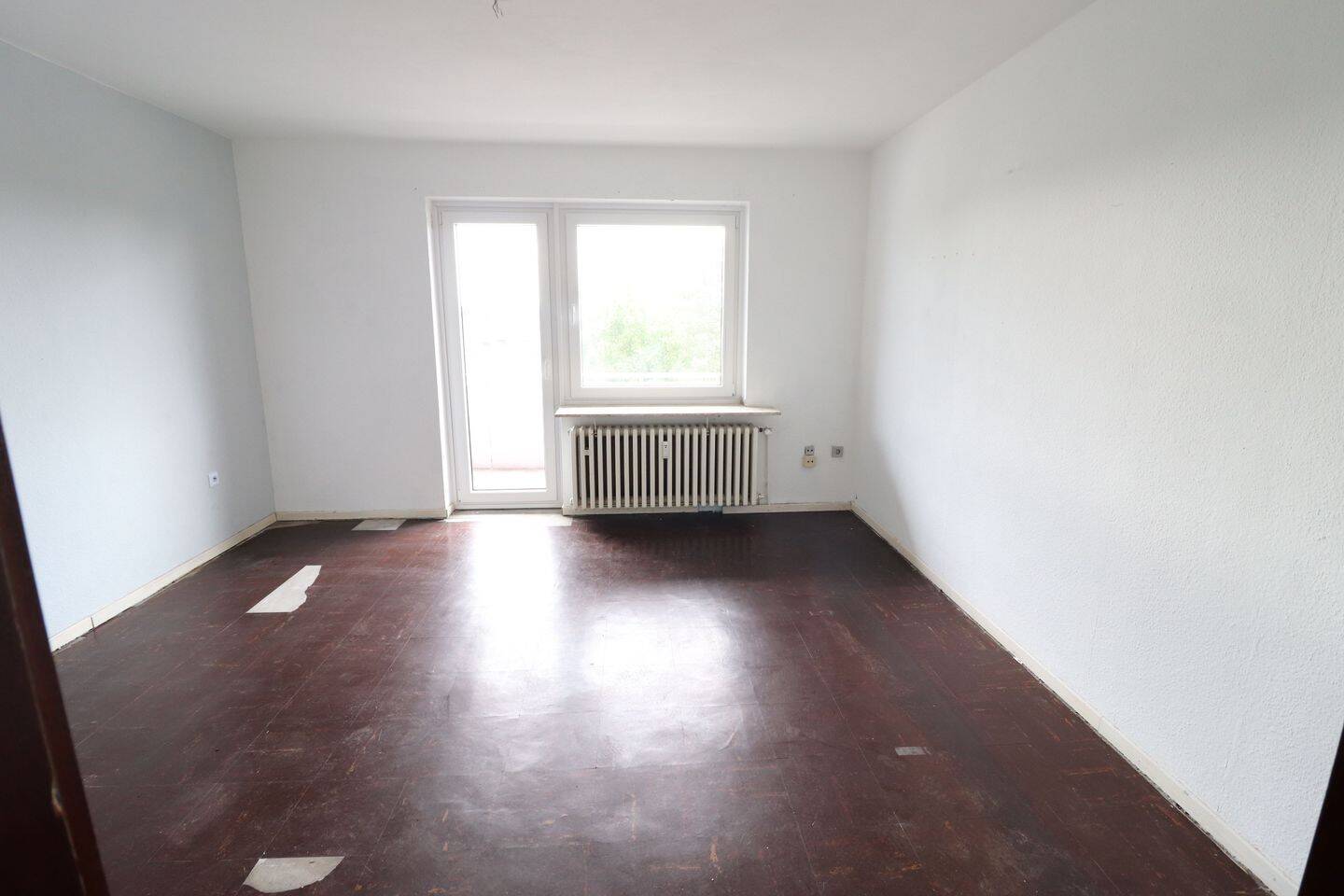 *3 Monate Mietfrei bei Eigenrenovierung* 3,5-Raum Wohnung mit Balkon, Garage möglich, zentral und verkehrsgünstig gelegen, 46117 Oberhausen