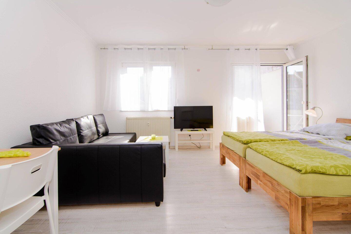 1 Zimmer Apartment komplett möbliert mit Balkon und Badewanne, 90429 Nürnberg