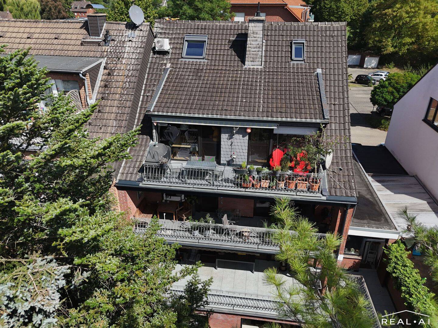 Außergewöhnliche moderne Dachgeschosswohnung mit Südwest-Balkon in bester Lage von GV-Kapellen, 41516 Grevenbroich