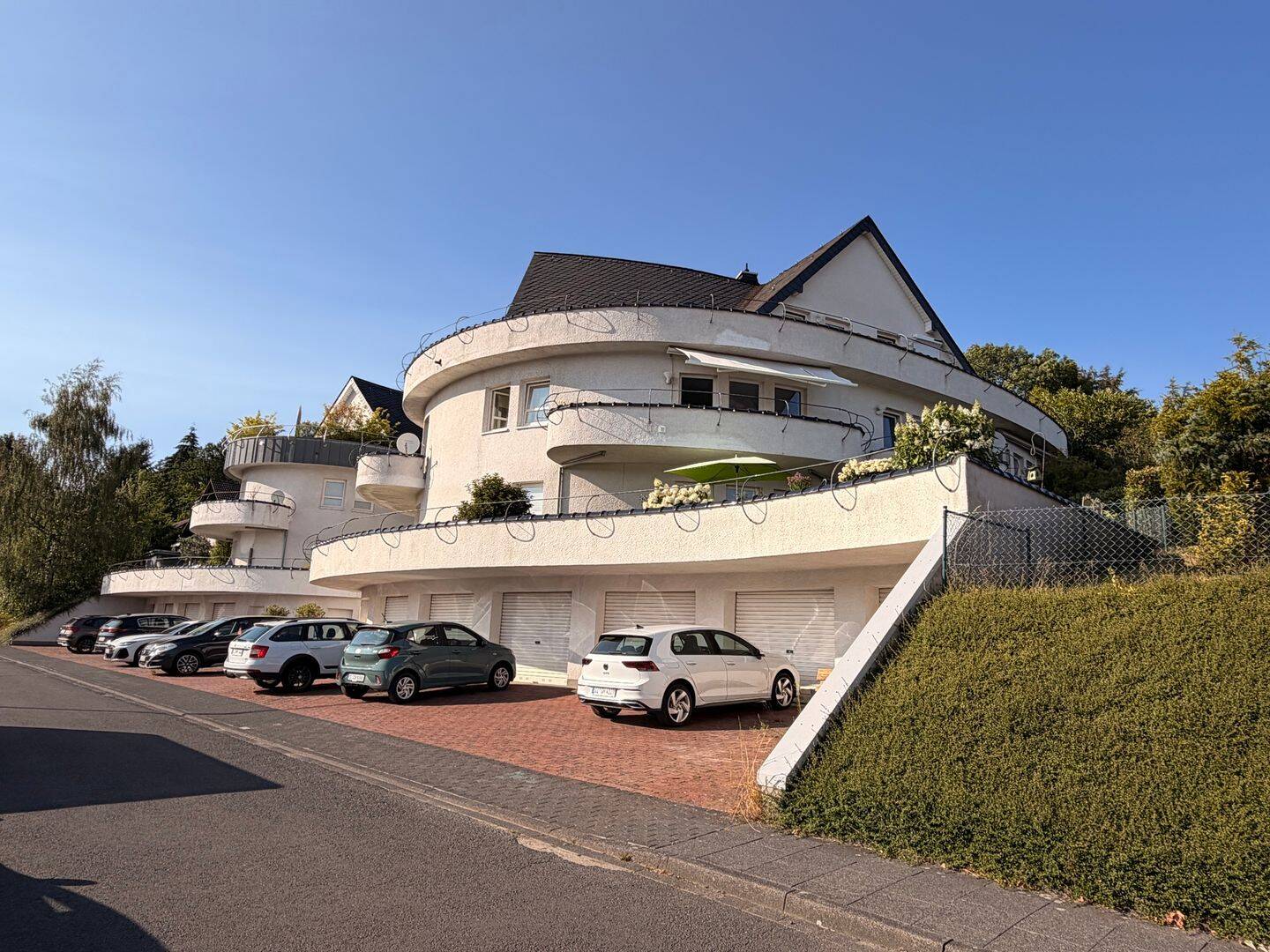 Kernsanierte 3-Zimmer-Wohnung mit Panoramablick in Siegen-Kaan-Marienborn, 57074 Siegen